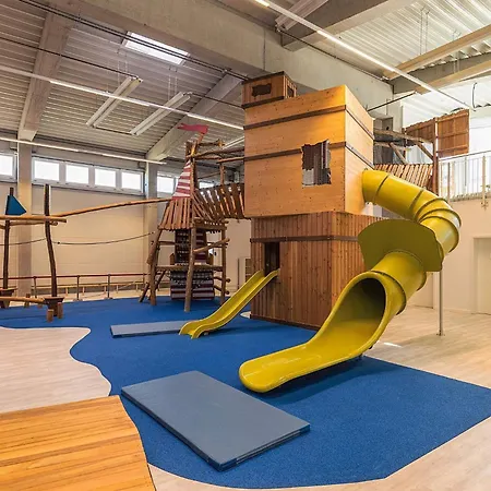 6 Person In 아파트 *