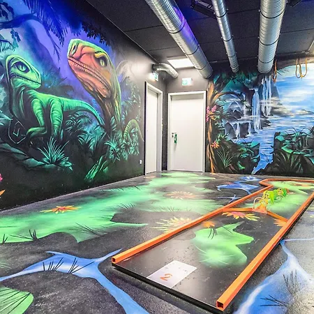 아파트 6 Person In